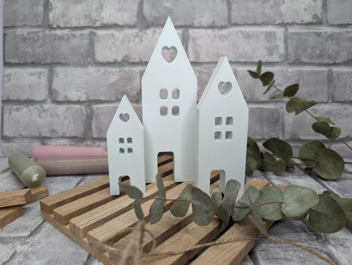 Handgefertigte dekorative Lichthäuser Set für ganzjährige Deko-Ideen und besondere Anlässe, aus hochwertigem Raysin.