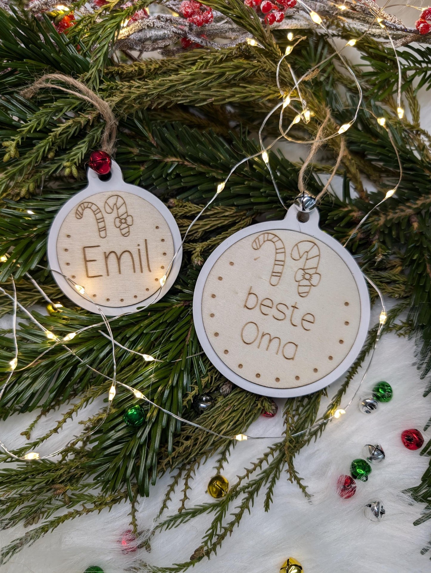 Personalisierte Weihnachtsbaumkugel mit Holzgravur – Christbaumschmuck & Geschenkidee