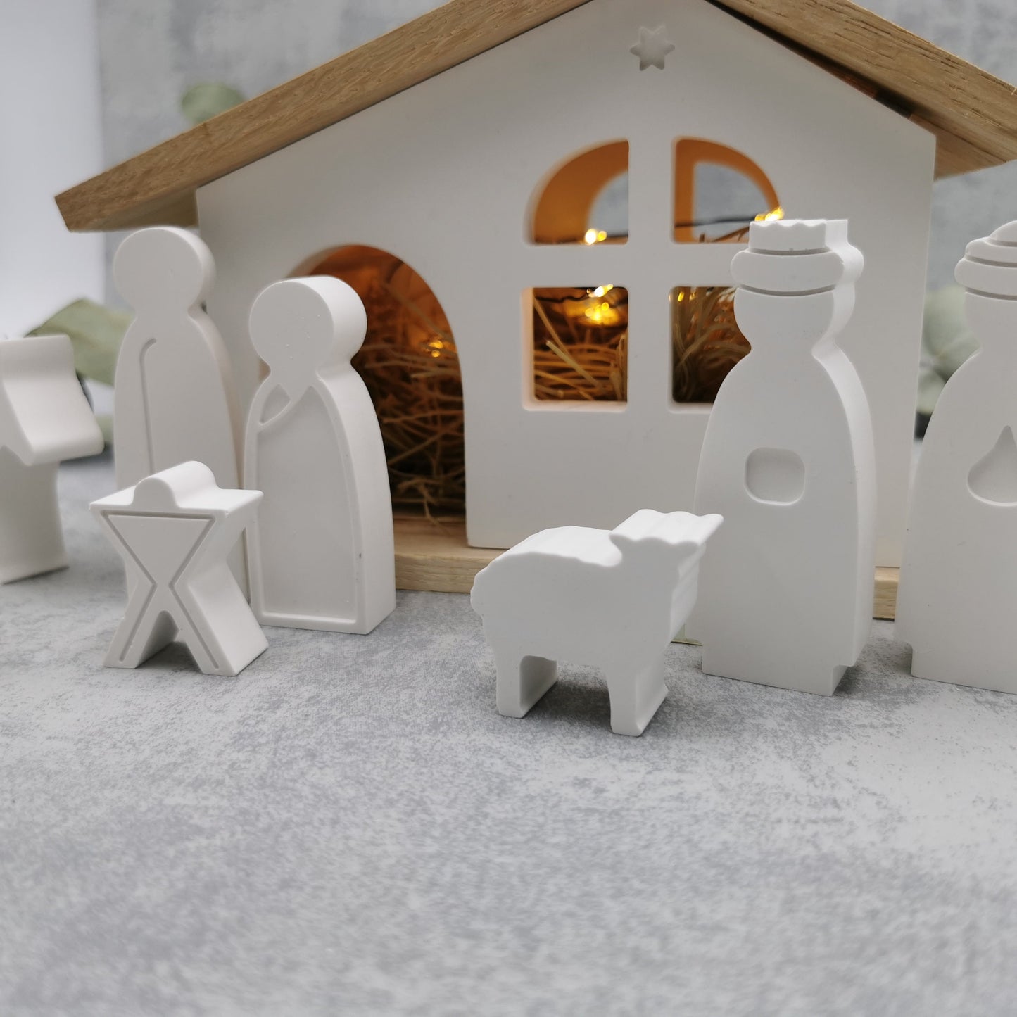 Weihnachtskrippe - skandiZauber - große Krippe mit Stall und vielen Figuren