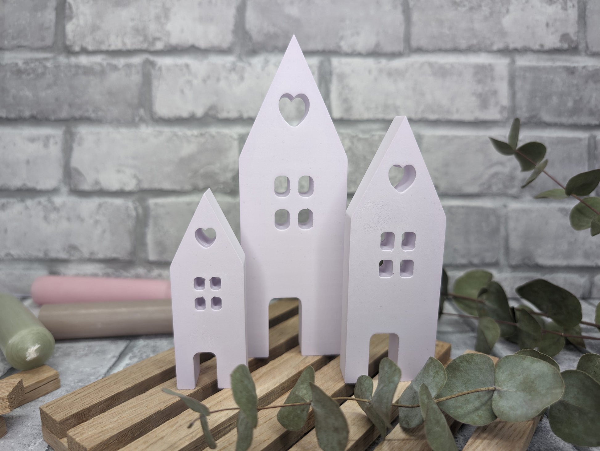 Charmante dekorative Lichthäuser im Set, ideal für jeden Anlass und jedes Zuhause, skandinavisches Design aus Raysin.