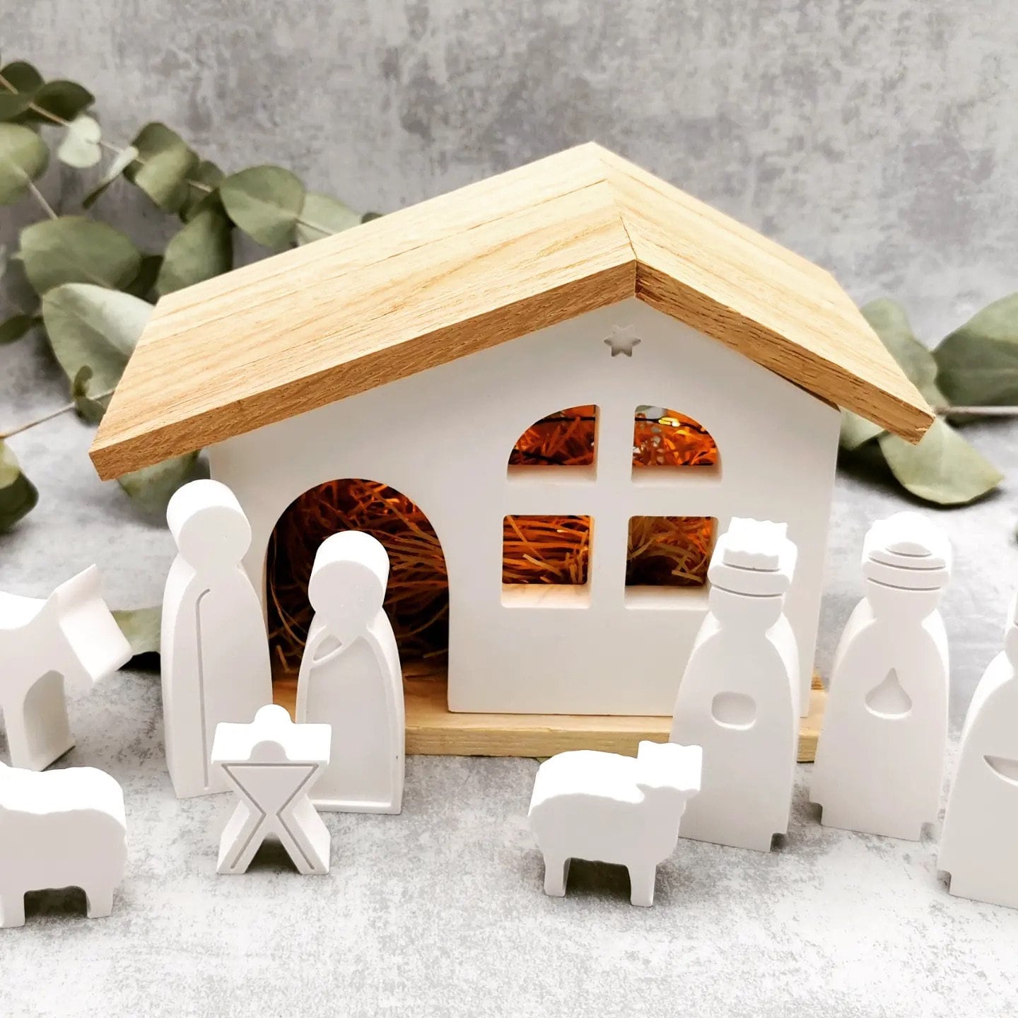 Weihnachtskrippe - skandiZauber - große Krippe mit Stall und vielen Figuren