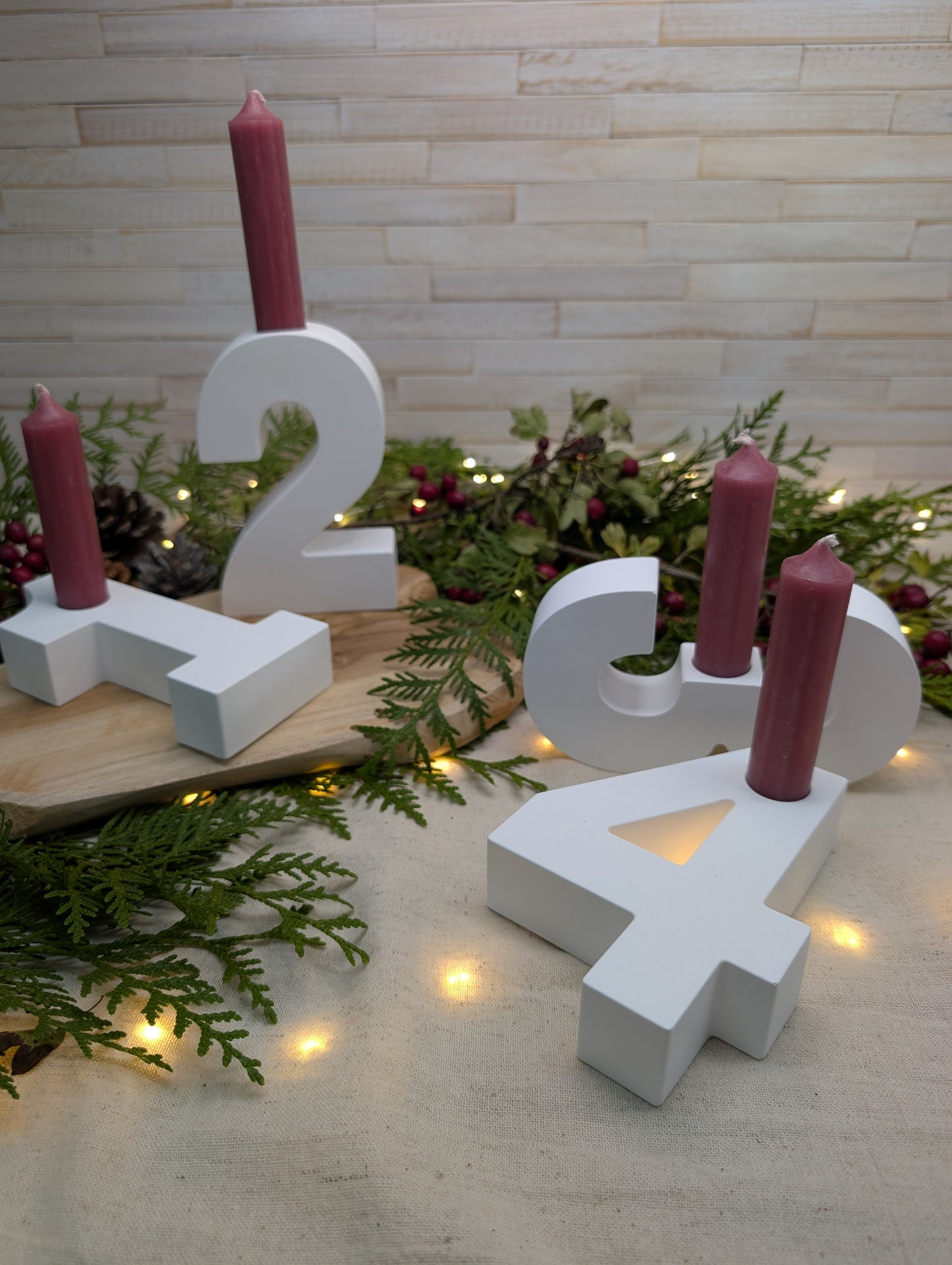 Adventszahlen 1–4 in handgegossener Gießkeramik, puristisch und modern, perfekten Adventszahlen kerzenhalter für die Weihnachtsdeko.