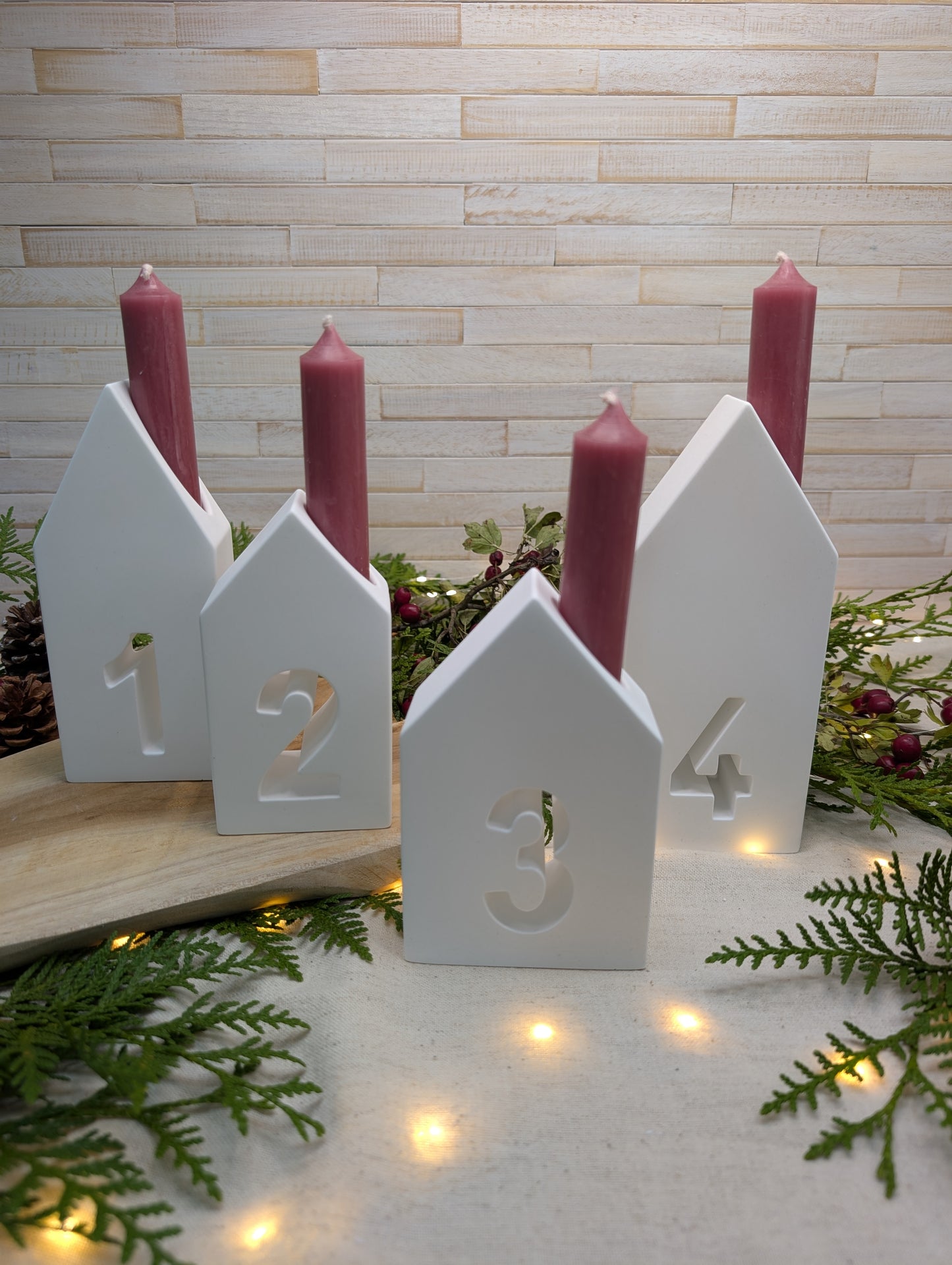 Adventskranz „Häuserzauber“ – 4er-Set aus Gießkeramik mit Zahlen 1–4