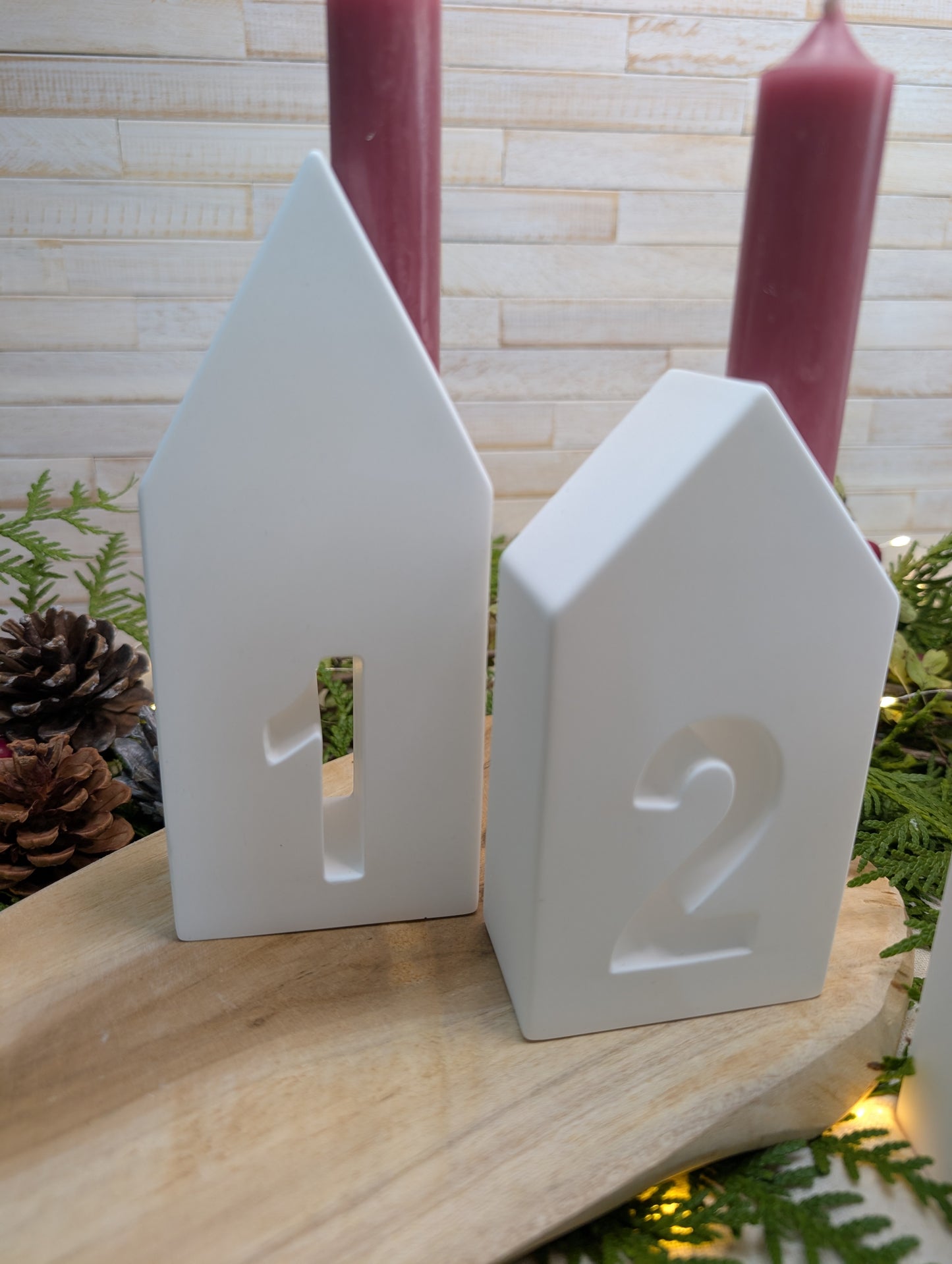 Adventskranz „Häuserzauber“ – 4er-Set aus Gießkeramik mit Zahlen 1–4