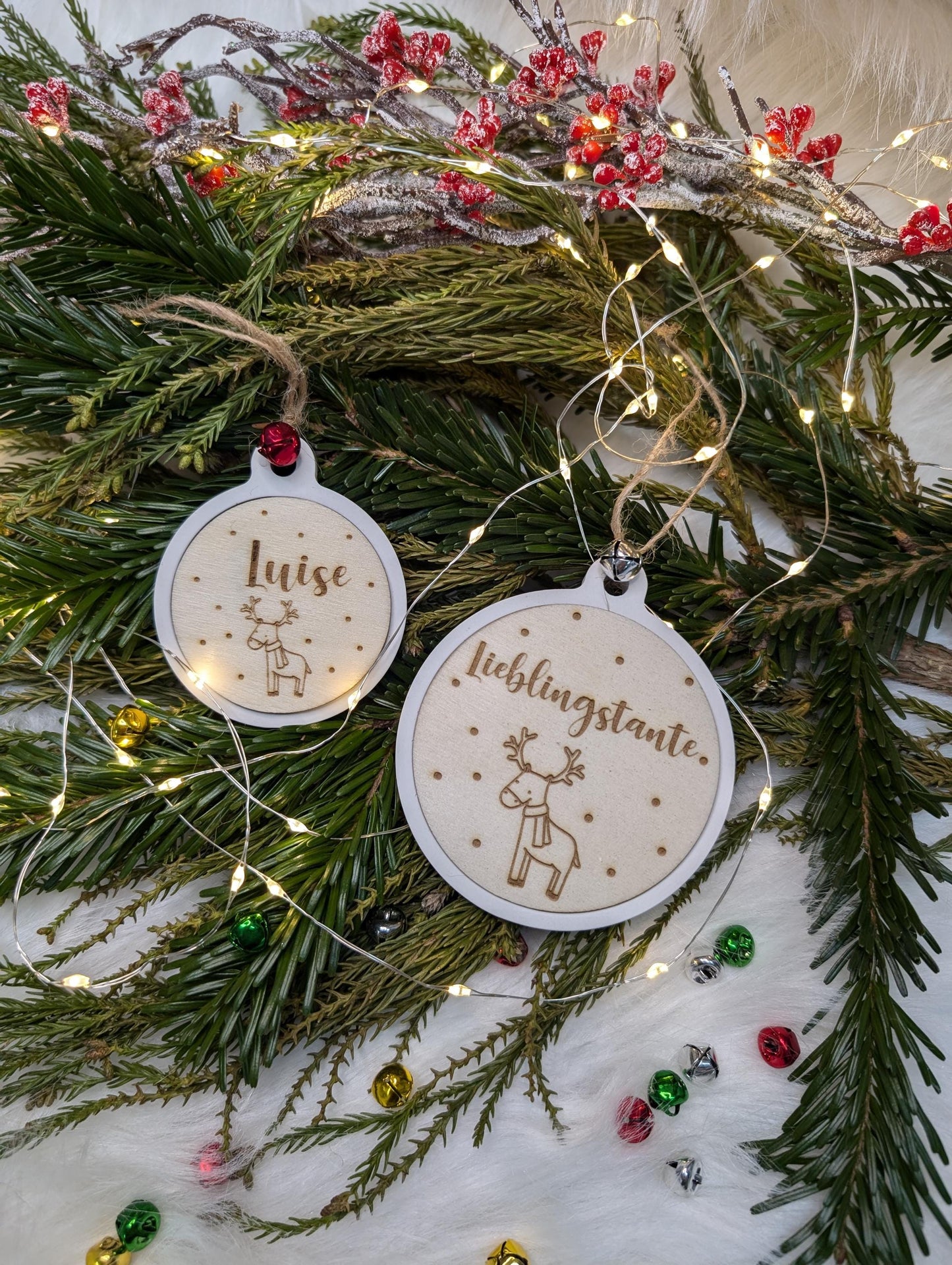 Personalisierte Weihnachtsbaumkugel mit Holzgravur – Christbaumschmuck & Geschenkidee